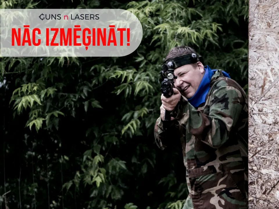 Bērns elektrokartingā GUNSnLASERS iekštelpu trasē