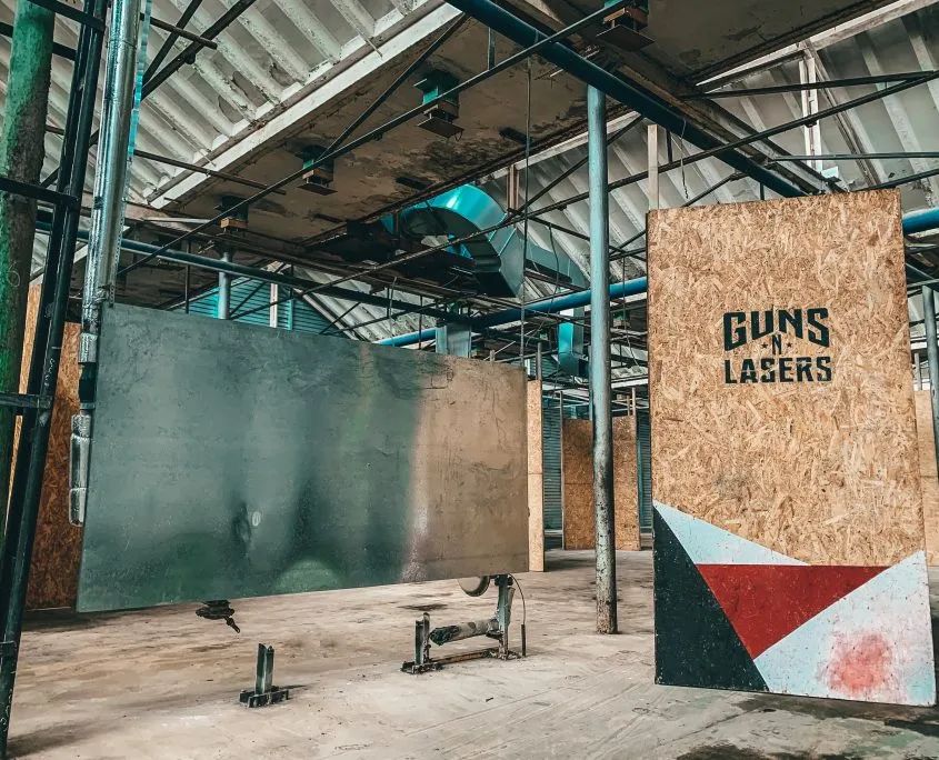 Šampētera iekštelpu spēļu laukums ar GUNSnLASERS aizsegiem