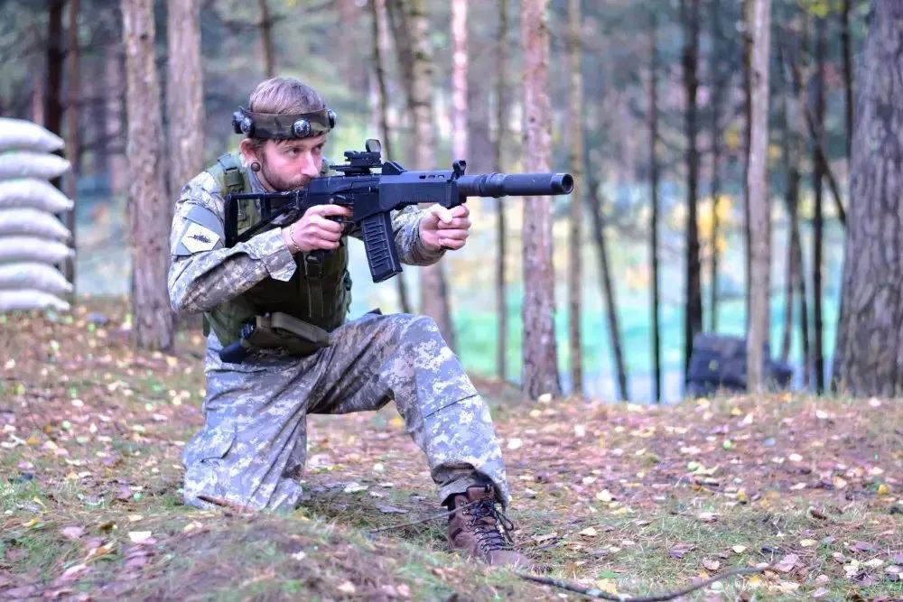 PUISIS TUR LASERTAF IEROCI MEŽA LAUKUMĀ