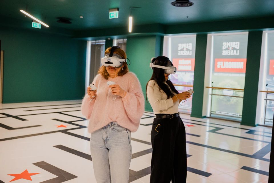 brīvās staigāšanas VR spēle 10x10 metru laukumā