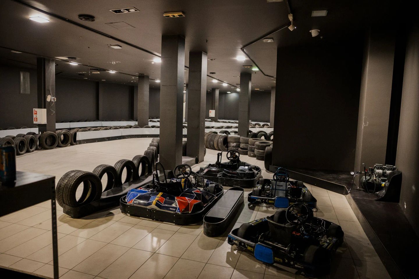 Elektrokartingi GUNSnLASERS trasē Galerijā Centrs