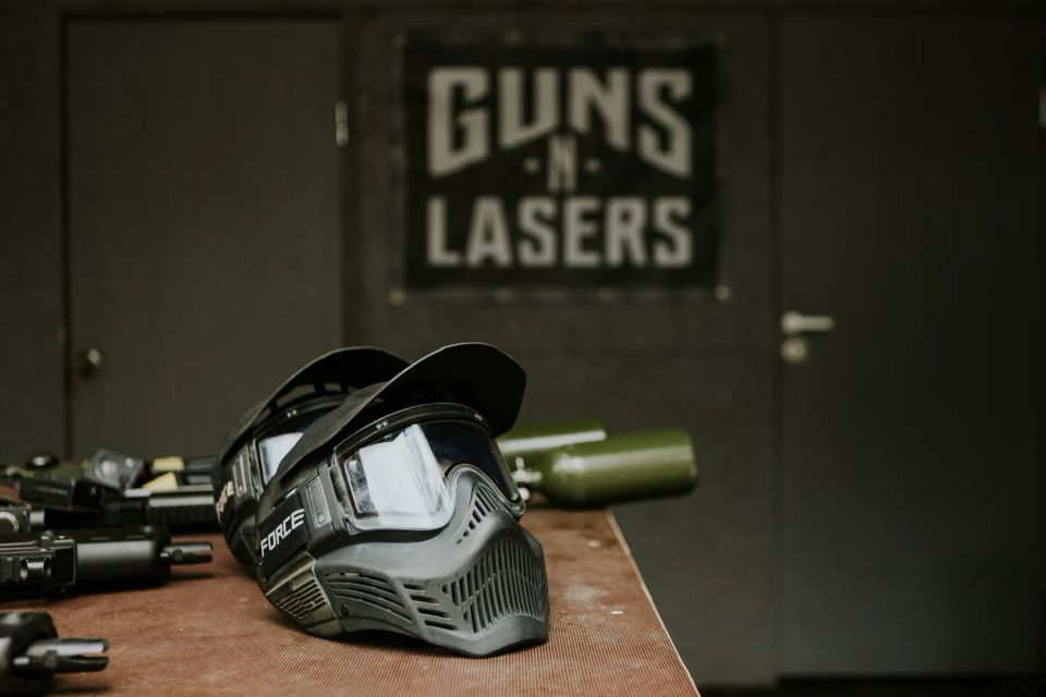 Peintbola maska un marķieris ar GUNSnLASERS logo Mežaparkā