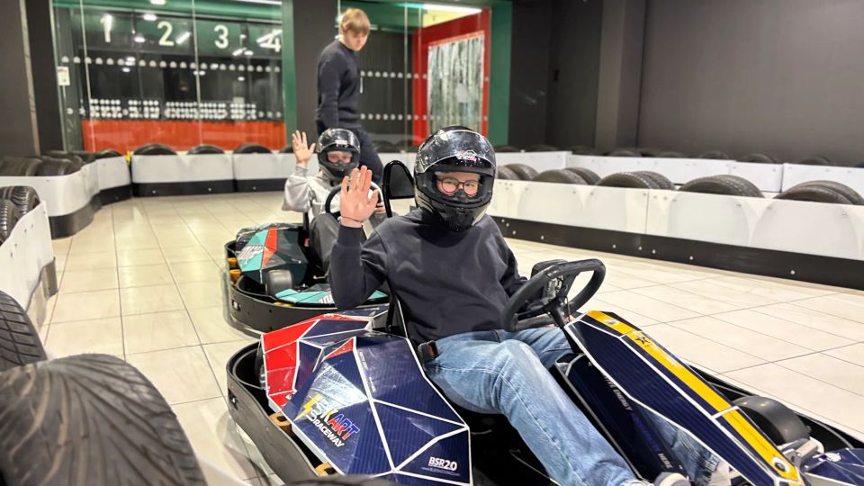 elektrokartingu trase galerijā centrs