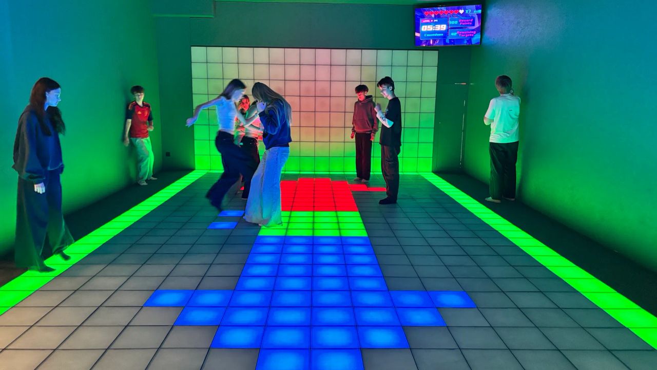 dzimšanas dienas ballīte gunsnlasers pikseļu istabā