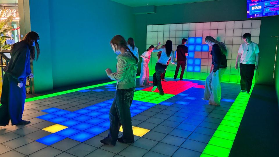 dzimšanas dienas svinības gunsnlasers izklaides parka pikseļu istabā